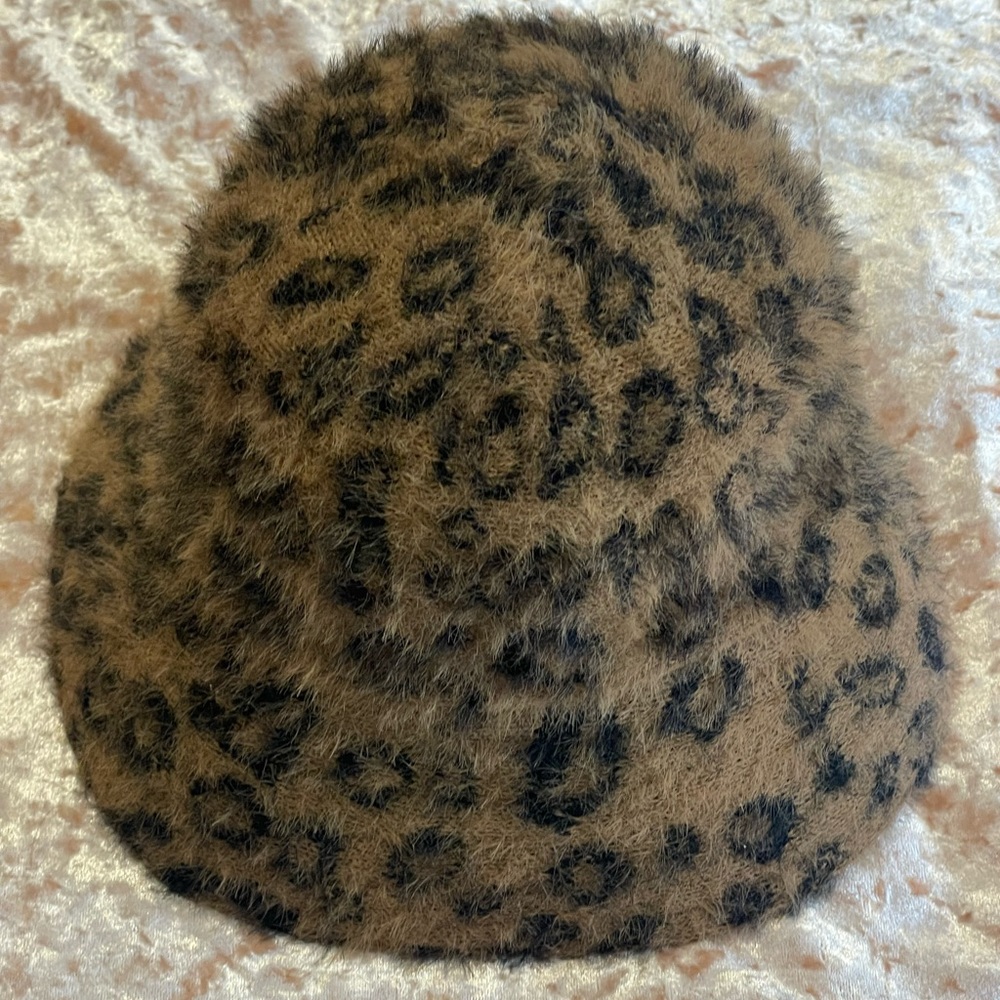 Fuzzy Leopard Bucket hat NWOT